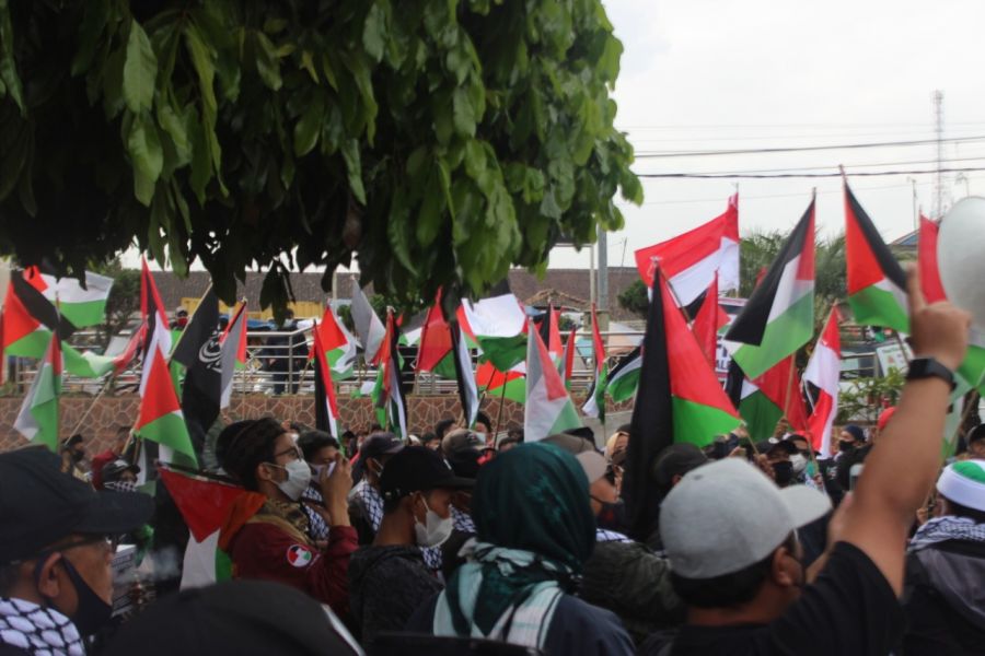 Aksi Warga Pangalengan Membela Palestina dengan Melakukan Long March sambil Berdonasi